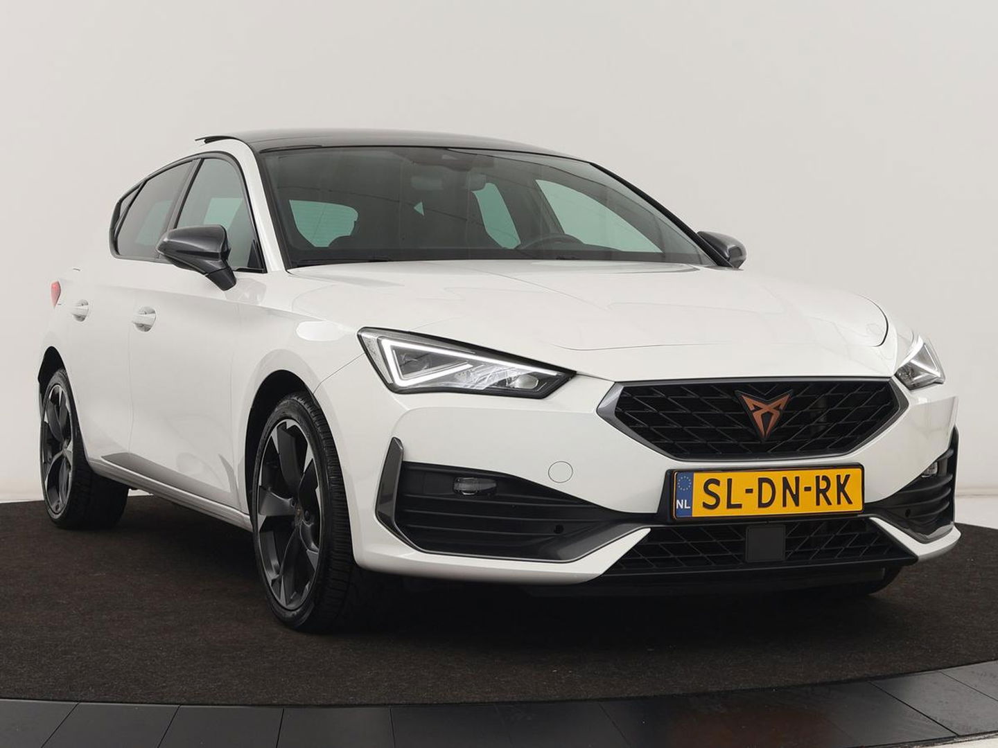CUPRA Leon 1.4 TSI eHybrid PHEV | Panoramadak | Stoel & stuurverwarming | Carplay | Navigatie | Parkeerhulp | Sportstoelen | Digital Cockpit | Half leder | Plug In