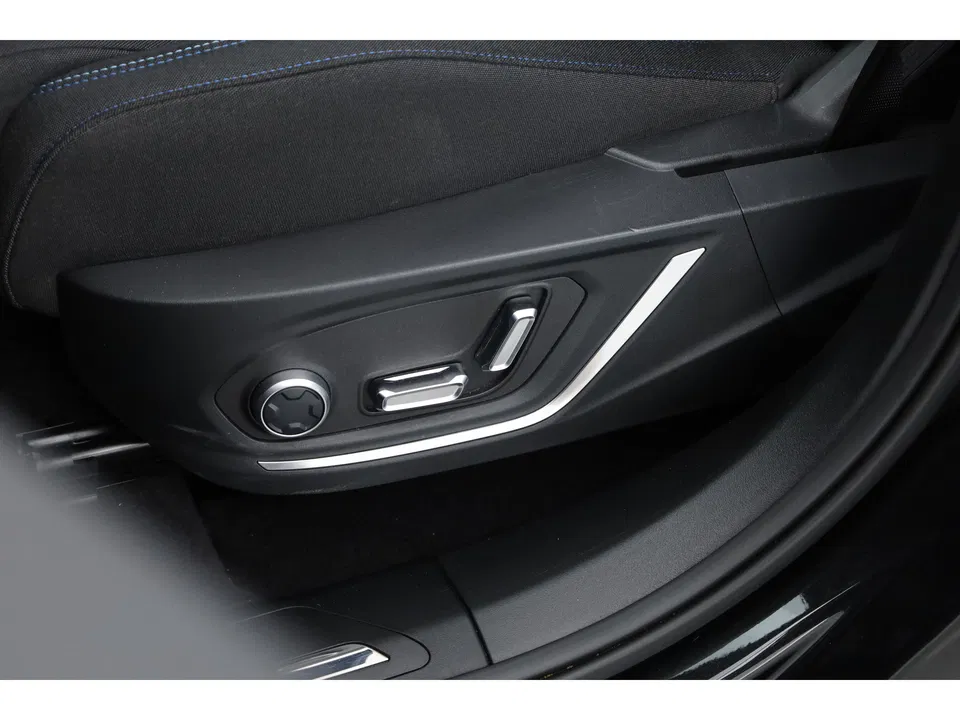 Lynk & Co 01 1.5 | Pano | 360cam | Zwarte hemel | Adapt. Cruise | Keyless | Infinity audio