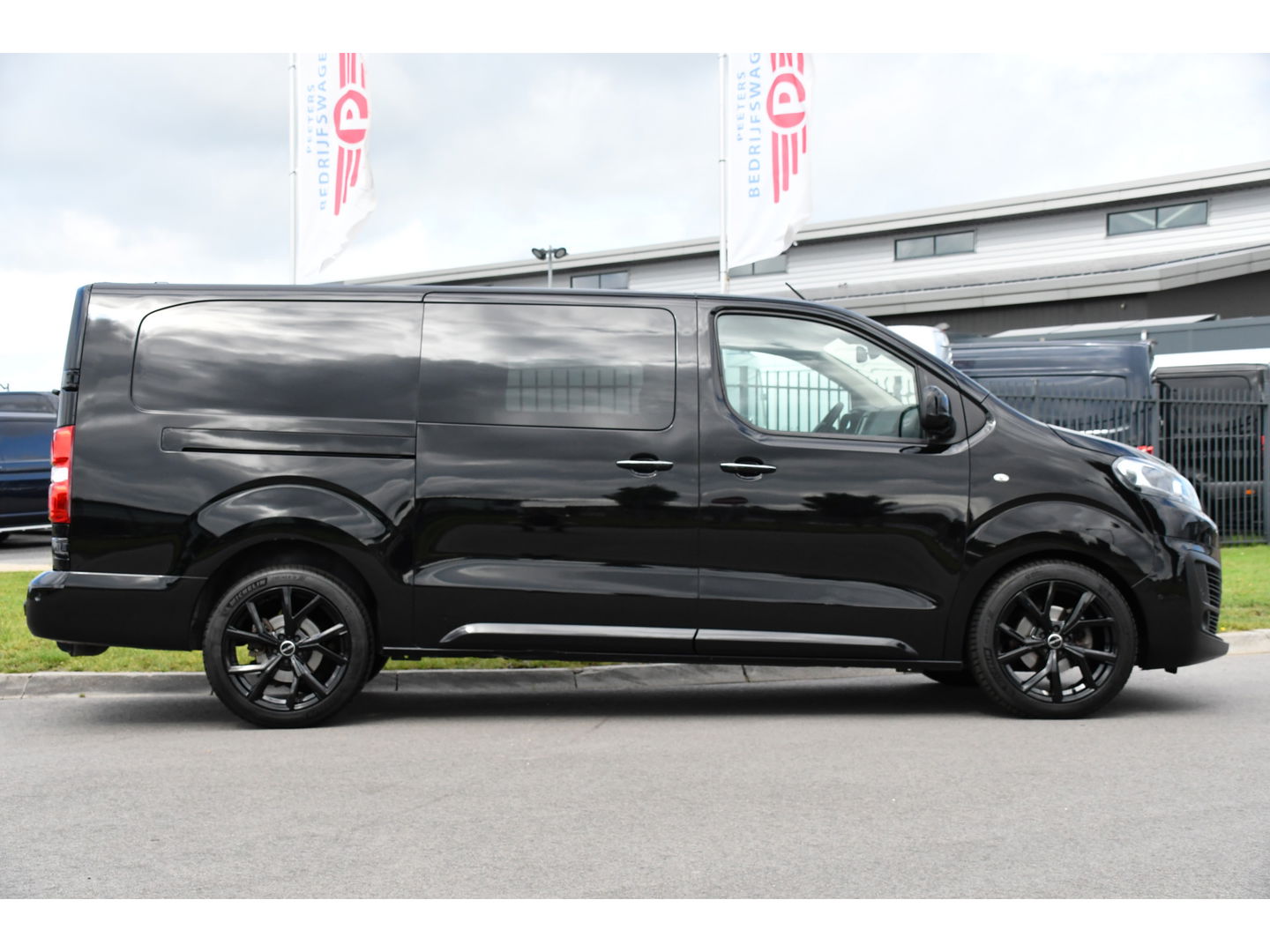 Citroën Jumpy 2.0 BlueHDI 180 DC Black Edition MARGE! Camera, Cruise, 177pk, Automaat, 2 x Schuifdeur, Sensoren, Trekhaak, Uniek!