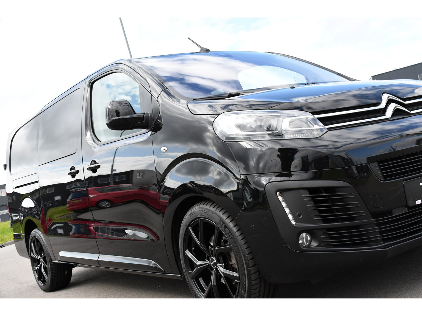 Citroën Jumpy 2.0 BlueHDI 180 DC Black Edition MARGE! Camera, Cruise, 177pk, Automaat, 2 x Schuifdeur, Sensoren, Trekhaak, Uniek!