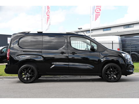Opel Combo 1.5D L2H1 Black Edition Camera, Cruise, Carplay, Automaat, 130pk, Multimedia, Trekhaak, Keyless, Uniek!