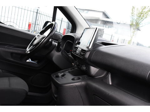 Opel Combo 1.5D L2H1 Black Edition Camera, Cruise, Carplay, Automaat, 130pk, Multimedia, Trekhaak, Keyless, Uniek!