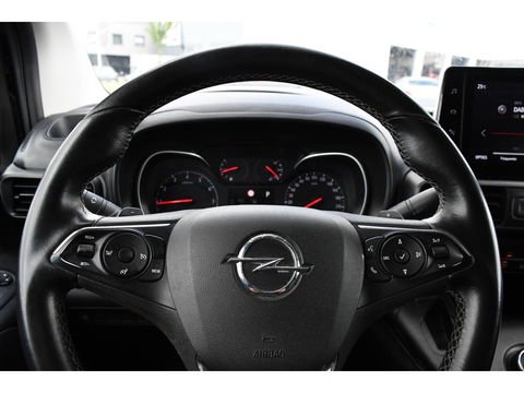 Opel Combo 1.5D L2H1 Black Edition Camera, Cruise, Carplay, Automaat, 130pk, Multimedia, Trekhaak, Keyless, Uniek!