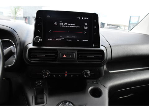 Opel Combo 1.5D L2H1 Black Edition Camera, Cruise, Carplay, Automaat, 130pk, Multimedia, Trekhaak, Keyless, Uniek!