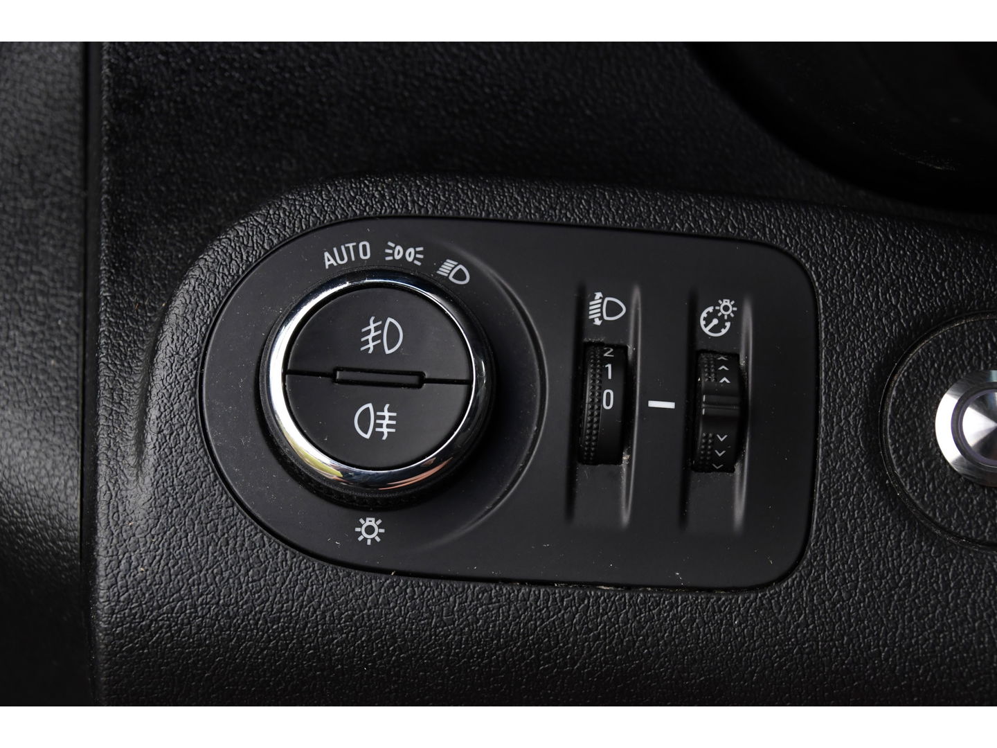 Opel Combo 1.5D L2H1 Black Edition Camera, Cruise, Carplay, Automaat, 130pk, Multimedia, Trekhaak, Keyless, Uniek!