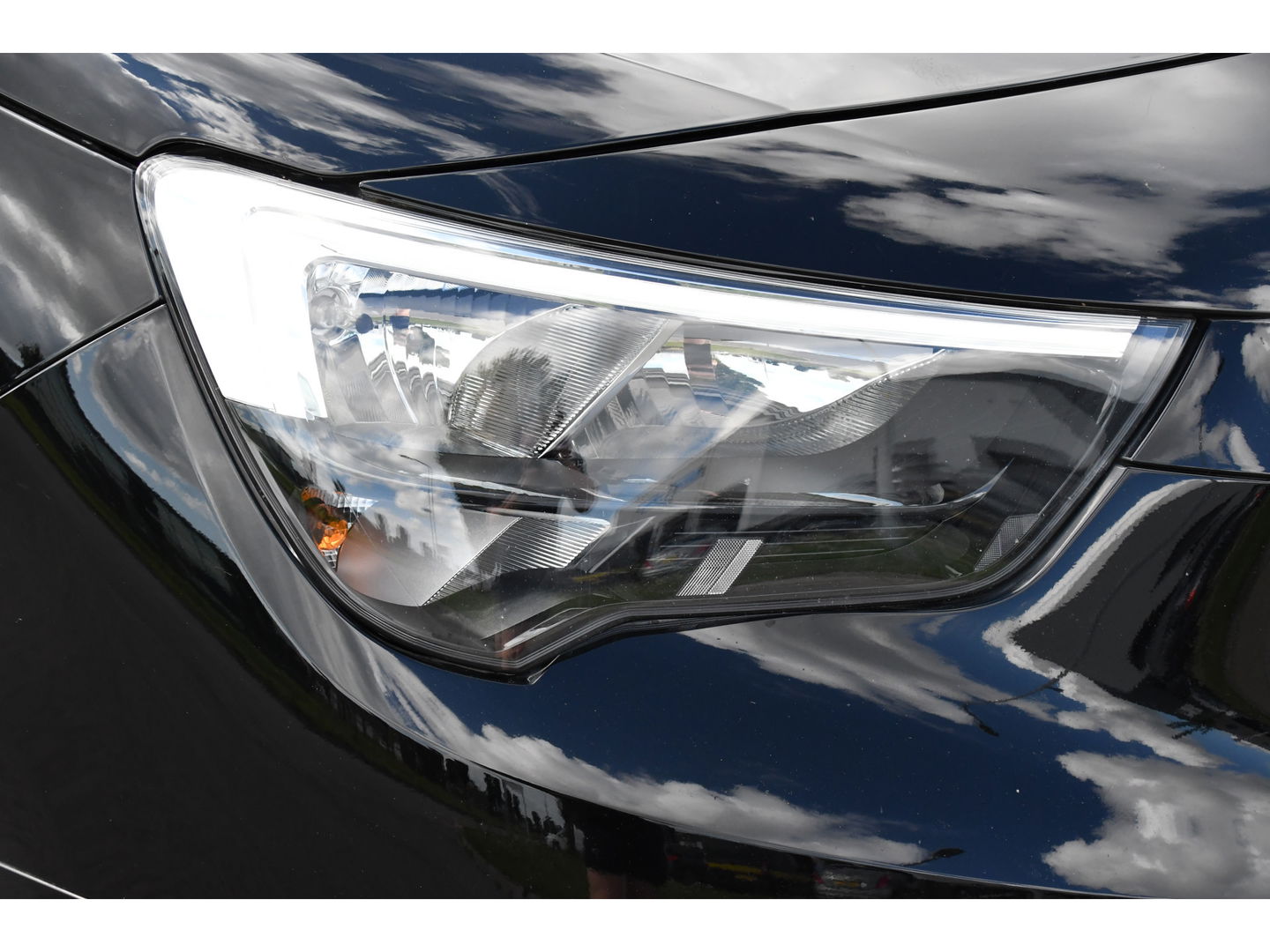Opel Combo 1.5D L2H1 Black Edition Camera, Cruise, Carplay, Automaat, 130pk, Multimedia, Trekhaak, Keyless, Uniek!