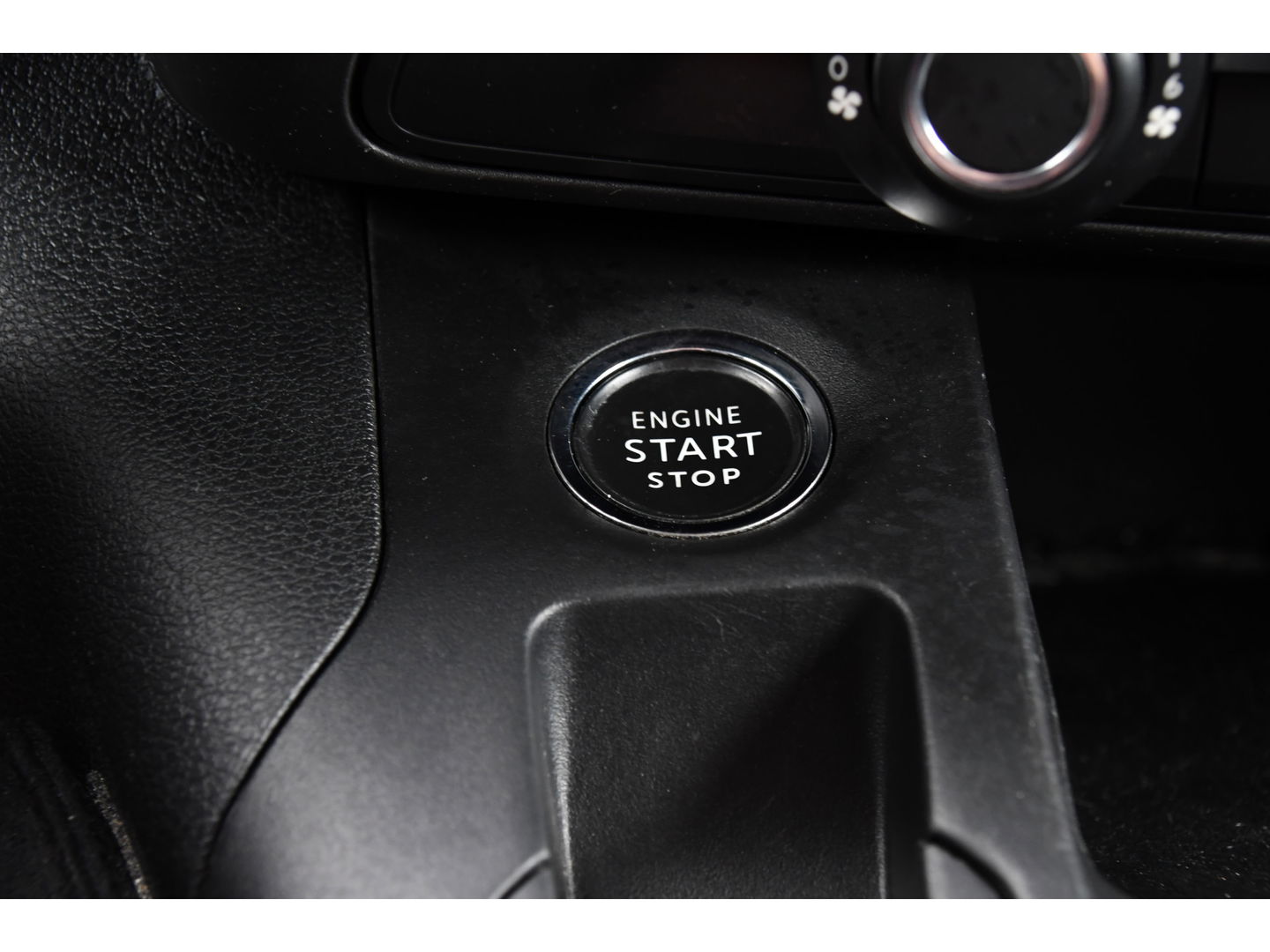 Opel Combo 1.5D L2H1 Black Edition Camera, Cruise, Carplay, Automaat, 130pk, Multimedia, Trekhaak, Keyless, Uniek!