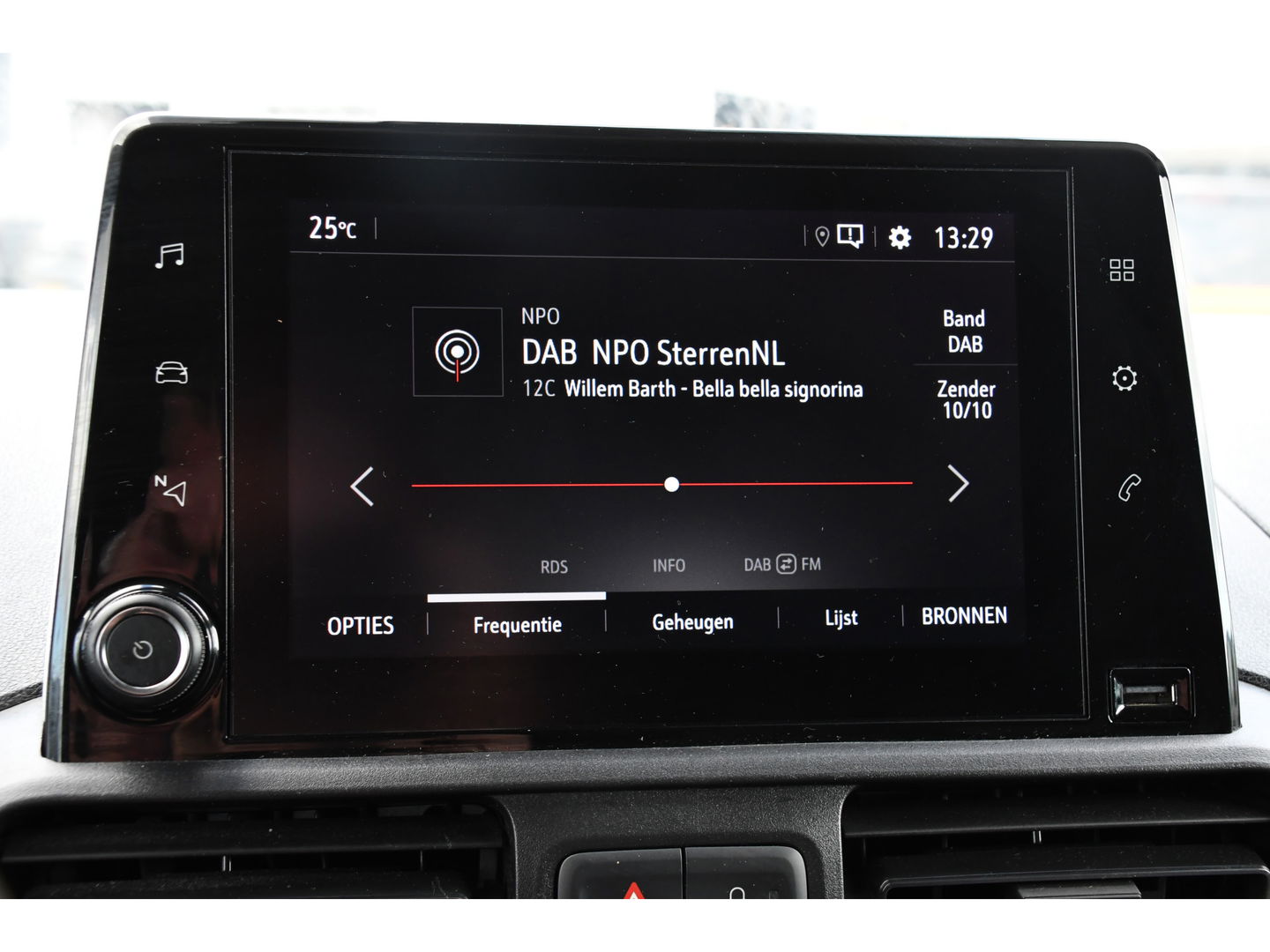 Opel Combo 1.5D L2H1 Black Edition Camera, Cruise, Carplay, Automaat, 130pk, Multimedia, Trekhaak, Keyless, Uniek!
