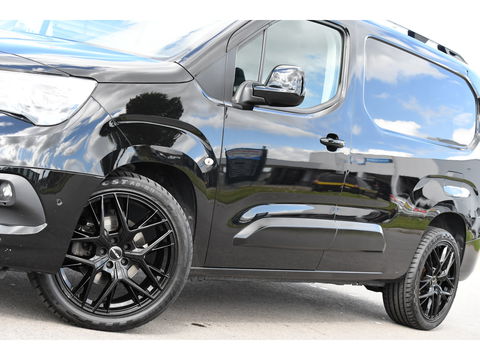 Opel Combo 1.5D L2H1 Black Edition Camera, Cruise, Carplay, Automaat, 130pk, Multimedia, Trekhaak, Keyless, Uniek!