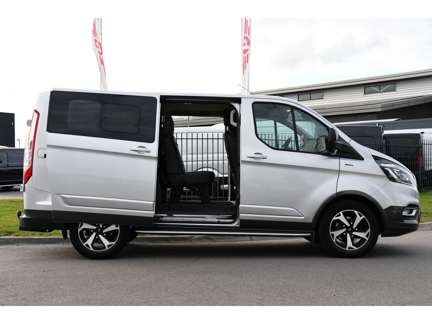 Ford Transit Custom 2.0 TDCI L1H1 Active DC Full Options! Adaptieve Cruise, Camera, Xenon, Carplay, Leder, Automaat, 170pk, Multimedia, Uniek!