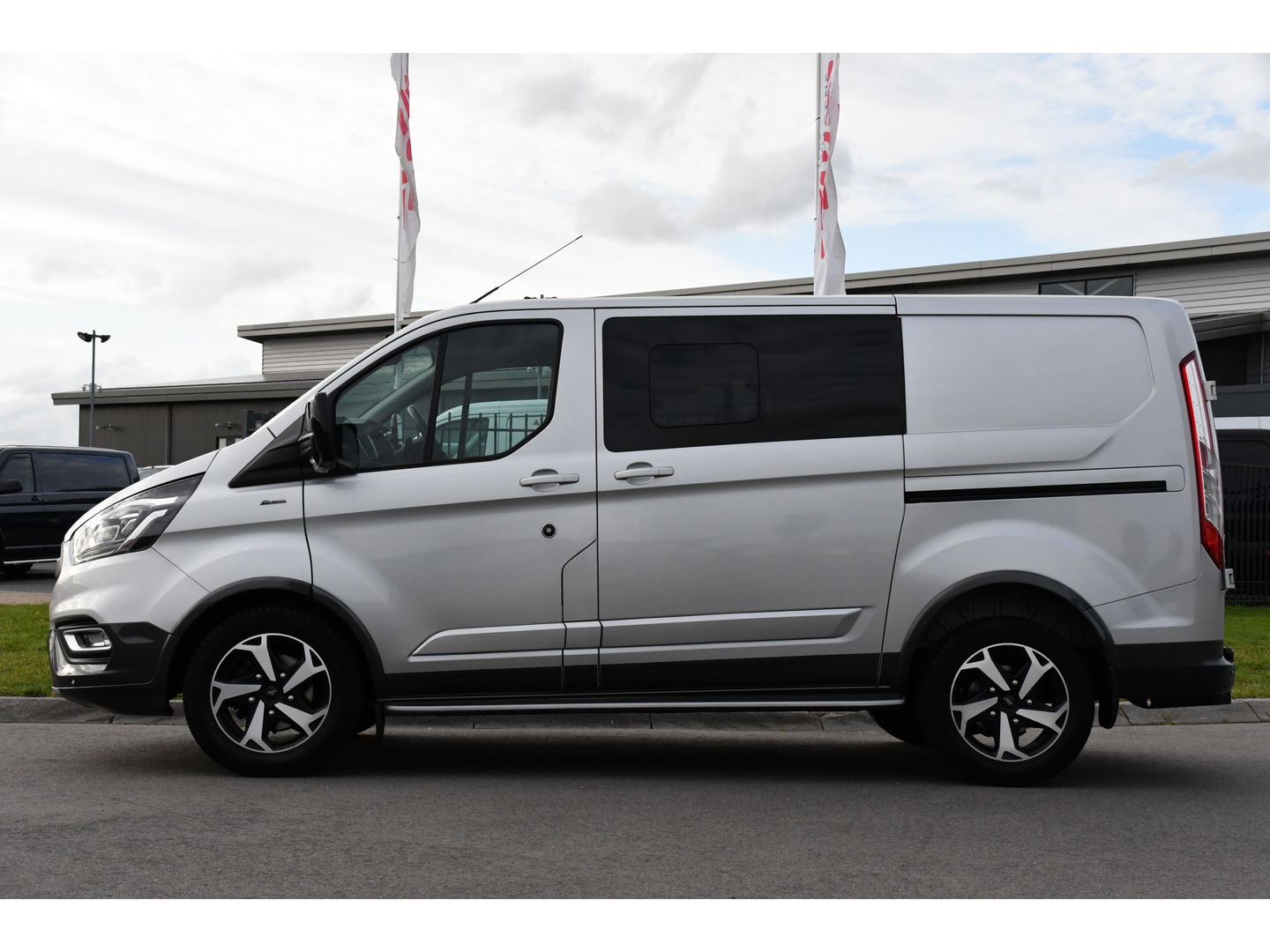 Ford Transit Custom 2.0 TDCI L1H1 Active DC Full Options! Adaptieve Cruise, Camera, Xenon, Carplay, Leder, Automaat, 170pk, Multimedia, Uniek!