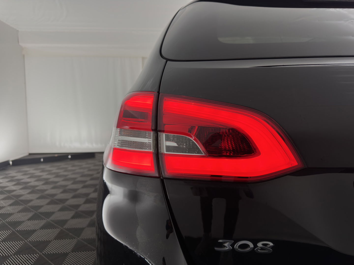 Peugeot 308 SW 1.6 BlueHDI Blue Lease Executive Pack *PANO | NAVI-FULLMAP | CAMERA | COMFORT-SEATS | DAB+ | ECC | PDC | CRUISE | PRIVACY-GLASS | TOWBAR | 16"ALU*
