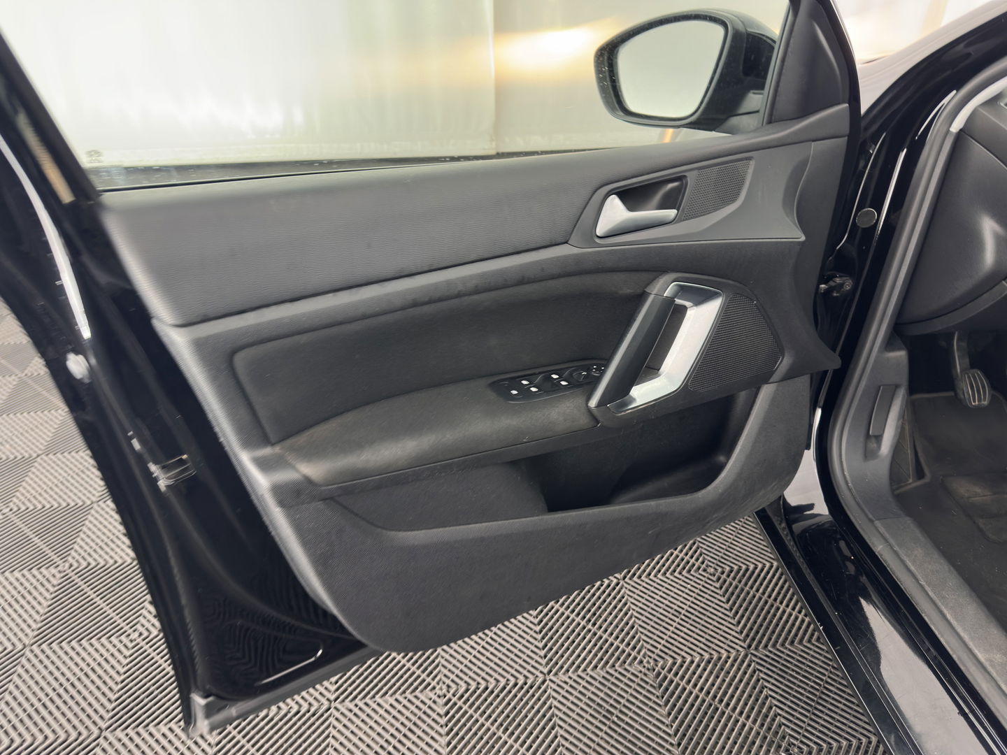 Peugeot 308 SW 1.6 BlueHDI Blue Lease Executive Pack *PANO | NAVI-FULLMAP | CAMERA | COMFORT-SEATS | DAB+ | ECC | PDC | CRUISE | PRIVACY-GLASS | TOWBAR | 16"ALU*