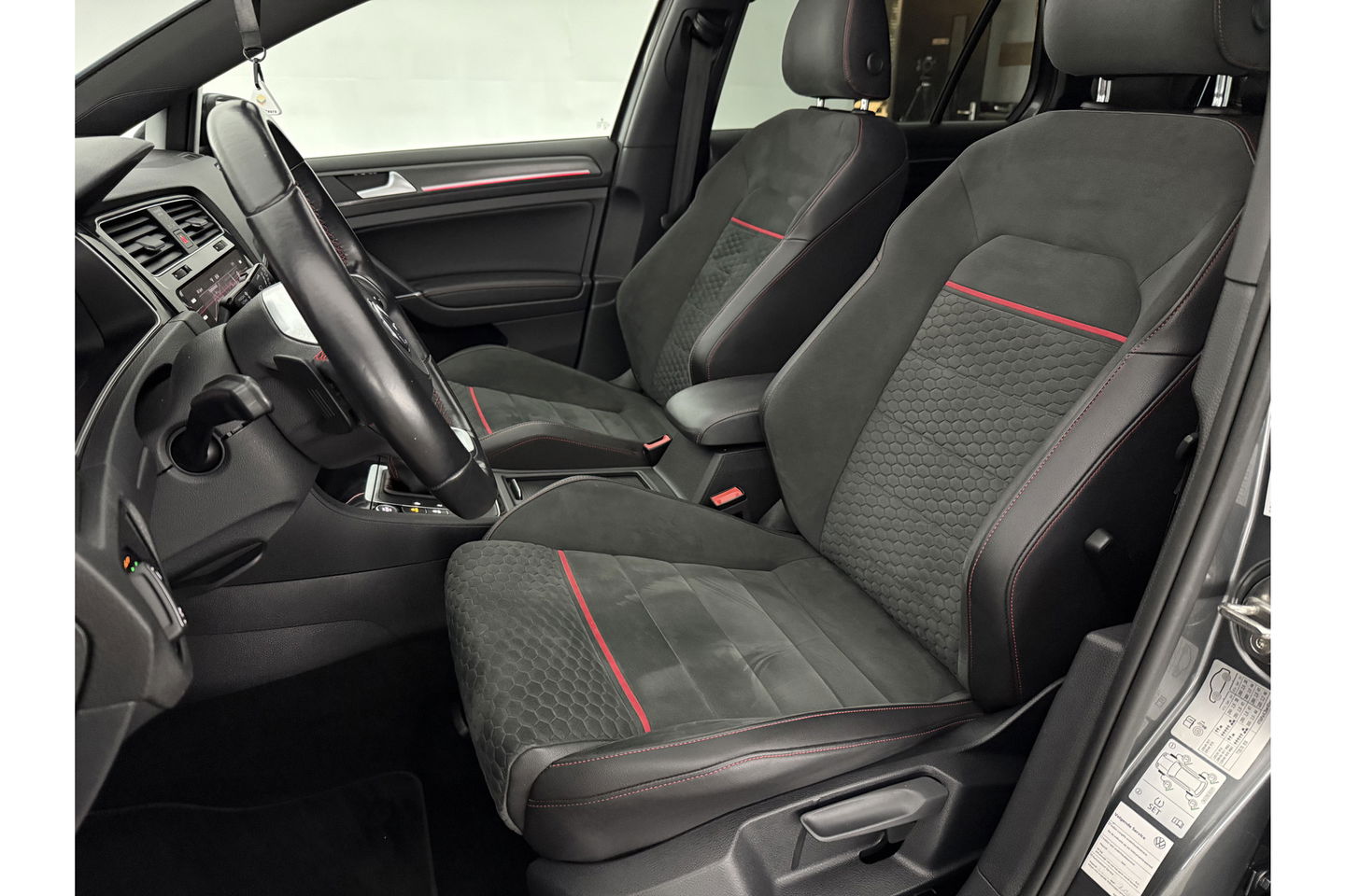 Volkswagen Golf 2.0 TSI GTI Performance | 245PK | DSG | Panoramadak | LED | Virtual Cockpit | Carplay | 19"LMV