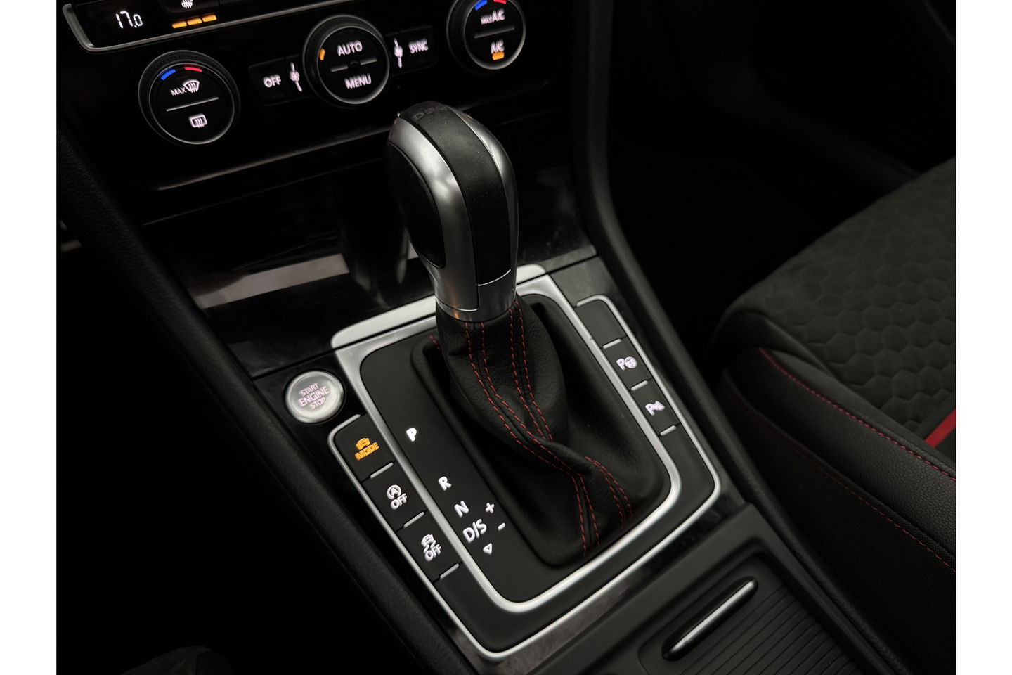 Volkswagen Golf 2.0 TSI GTI Performance | 245PK | DSG | Panoramadak | LED | Virtual Cockpit | Carplay | 19"LMV