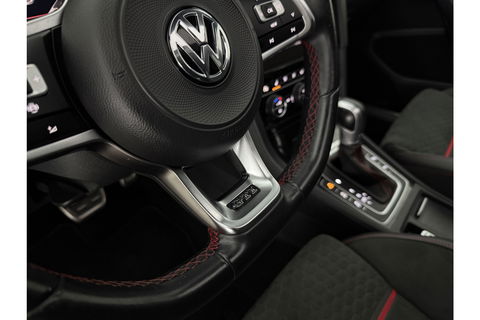 Volkswagen Golf 2.0 TSI GTI Performance | 245PK | DSG | Panoramadak | LED | Virtual Cockpit | Carplay | 19"LMV