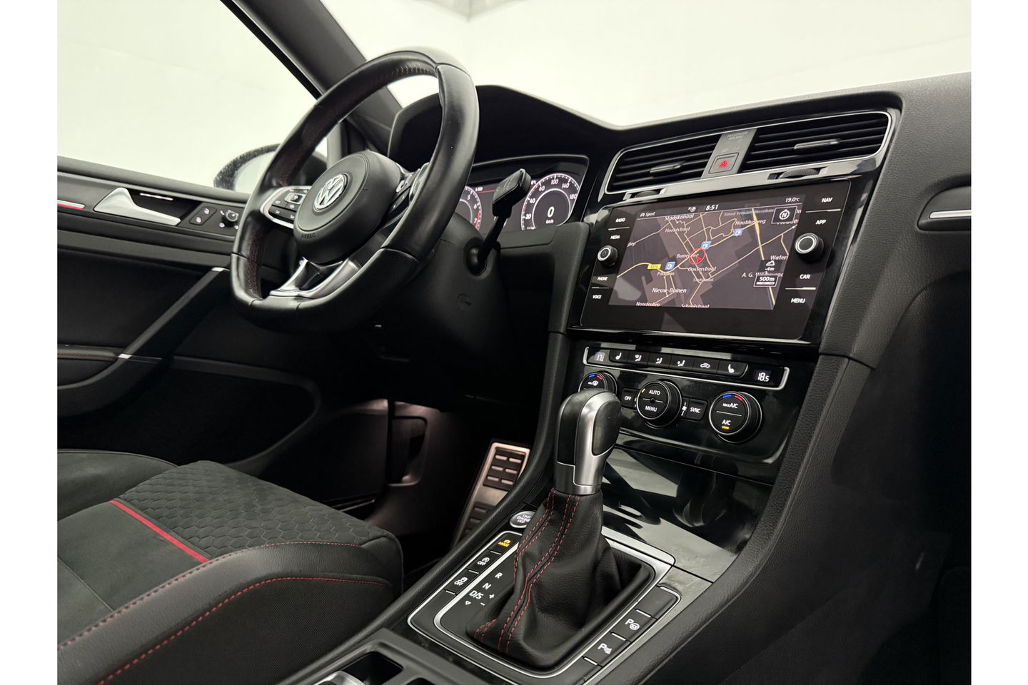 Volkswagen Golf 2.0 TSI GTI Performance | 245PK | DSG | Panoramadak | LED | Virtual Cockpit | Carplay | 19"LMV