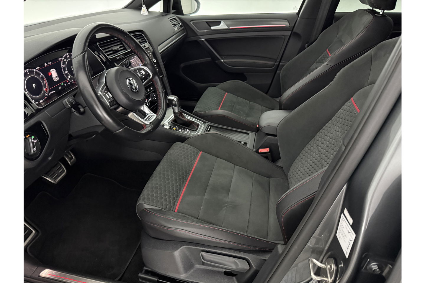 Volkswagen Golf 2.0 TSI GTI Performance | 245PK | DSG | Panoramadak | LED | Virtual Cockpit | Carplay | 19"LMV