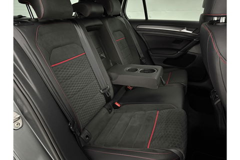 Volkswagen Golf 2.0 TSI GTI Performance | 245PK | DSG | Panoramadak | LED | Virtual Cockpit | Carplay | 19"LMV