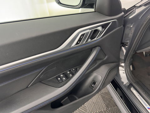 BMW i4 eDrive40 84 kWh M-Sportpack [ 3-Fase ] { SOH-95%} (INCL-BTW) *LEATHER-ALCANTARA | FULL-LED | ADAPTIVE-CRUISE | WIDE-SCREEN-DIGI-COCKPIT | DAB+ | CAMERA | AMBIENT-LIGHT | CARPLAY | SPORT-SEATS | PRIVACY-GLASS | TOWBAR | 18''ALU*