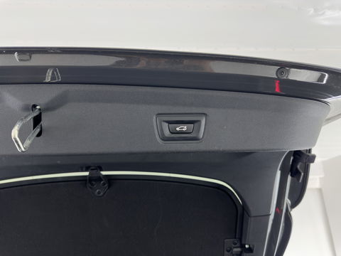 BMW i4 eDrive40 84 kWh M-Sportpack [ 3-Fase ] { SOH-95%} (INCL-BTW) *LEATHER-ALCANTARA | FULL-LED | ADAPTIVE-CRUISE | WIDE-SCREEN-DIGI-COCKPIT | DAB+ | CAMERA | AMBIENT-LIGHT | CARPLAY | SPORT-SEATS | PRIVACY-GLASS | TOWBAR | 18''ALU*