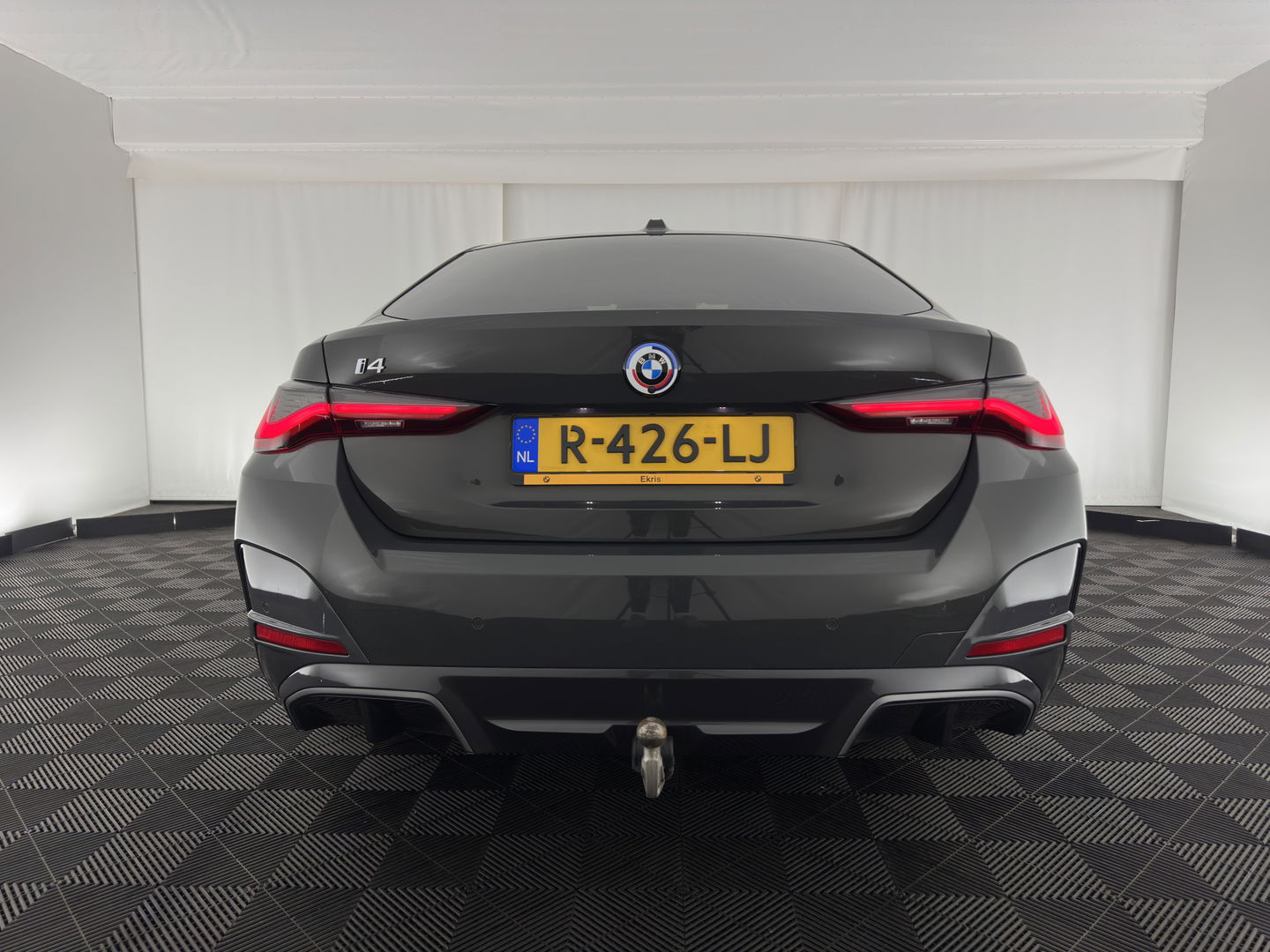 BMW i4 eDrive40 84 kWh M-Sportpack [ 3-Fase ] { SOH-95%} (INCL-BTW) *LEATHER-ALCANTARA | FULL-LED | ADAPTIVE-CRUISE | WIDE-SCREEN-DIGI-COCKPIT | DAB+ | CAMERA | AMBIENT-LIGHT | CARPLAY | SPORT-SEATS | PRIVACY-GLASS | TOWBAR | 18''ALU*