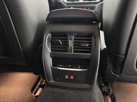 BMW i4 eDrive40 84 kWh M-Sportpack [ 3-Fase ] { SOH-95%} (INCL-BTW) *LEATHER-ALCANTARA | FULL-LED | ADAPTIVE-CRUISE | WIDE-SCREEN-DIGI-COCKPIT | DAB+ | CAMERA | AMBIENT-LIGHT | CARPLAY | SPORT-SEATS | PRIVACY-GLASS | TOWBAR | 18''ALU*