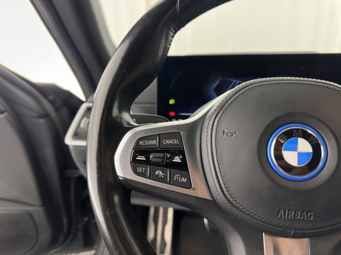 BMW i4 eDrive40 84 kWh M-Sportpack [ 3-Fase ] { SOH-95%} (INCL-BTW) *LEATHER-ALCANTARA | FULL-LED | ADAPTIVE-CRUISE | WIDE-SCREEN-DIGI-COCKPIT | DAB+ | CAMERA | AMBIENT-LIGHT | CARPLAY | SPORT-SEATS | PRIVACY-GLASS | TOWBAR | 18''ALU*