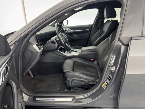 BMW i4 eDrive40 84 kWh M-Sportpack [ 3-Fase ] { SOH-95%} (INCL-BTW) *LEATHER-ALCANTARA | FULL-LED | ADAPTIVE-CRUISE | WIDE-SCREEN-DIGI-COCKPIT | DAB+ | CAMERA | AMBIENT-LIGHT | CARPLAY | SPORT-SEATS | PRIVACY-GLASS | TOWBAR | 18''ALU*