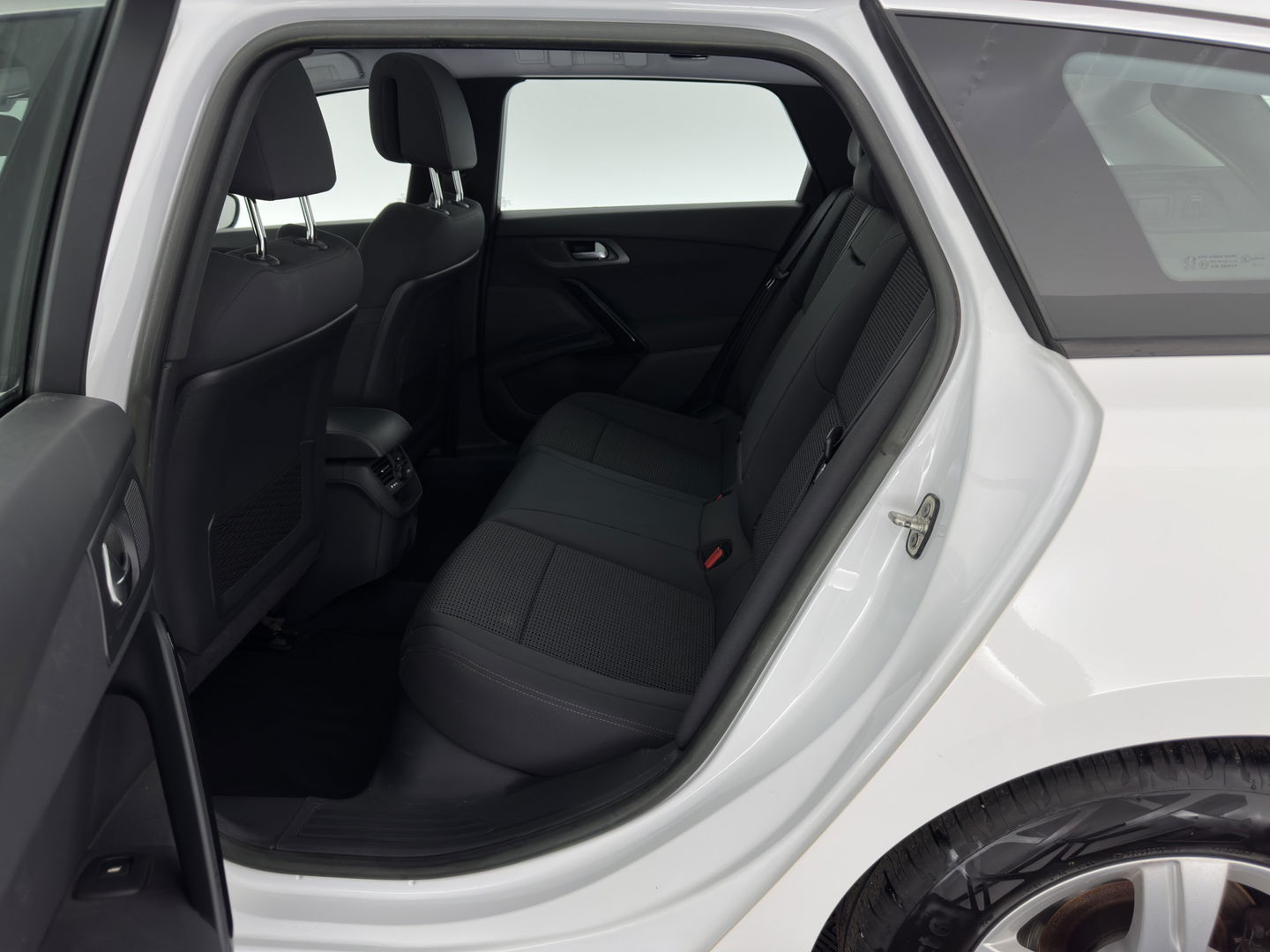 Peugeot 508 SW 1.6 e-HDi Active Aut. *PANO | HEAD-UP | XENON | NAVI-FULLMAP | COMFORT-SEATS | ECC | SHIFT-PADDLES | PDC |  PRIVACY-GLASS | CRUISE | 17''ALU*