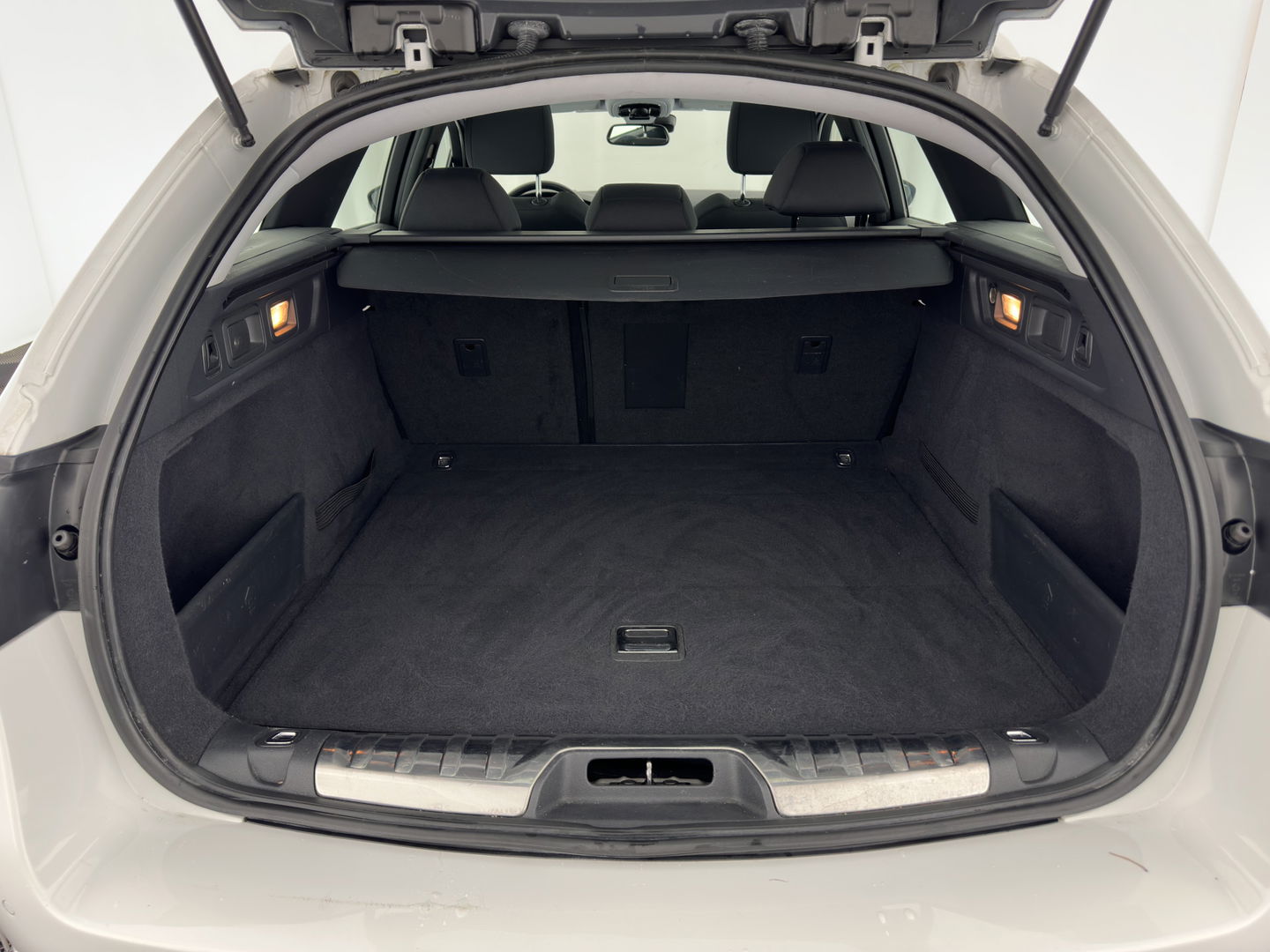 Peugeot 508 SW 1.6 e-HDi Active Aut. *PANO | HEAD-UP | XENON | NAVI-FULLMAP | COMFORT-SEATS | ECC | SHIFT-PADDLES | PDC | PRIVACY-GLASS | CRUISE | 17''ALU*