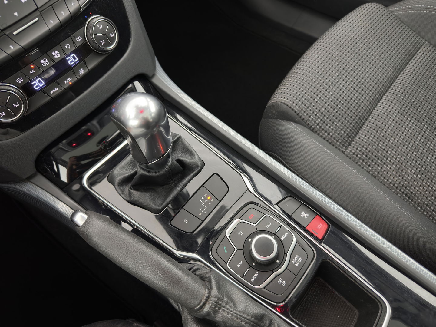Peugeot 508 SW 1.6 e-HDi Active Aut. *PANO | HEAD-UP | XENON | NAVI-FULLMAP | COMFORT-SEATS | ECC | SHIFT-PADDLES | PDC |  PRIVACY-GLASS | CRUISE | 17''ALU*