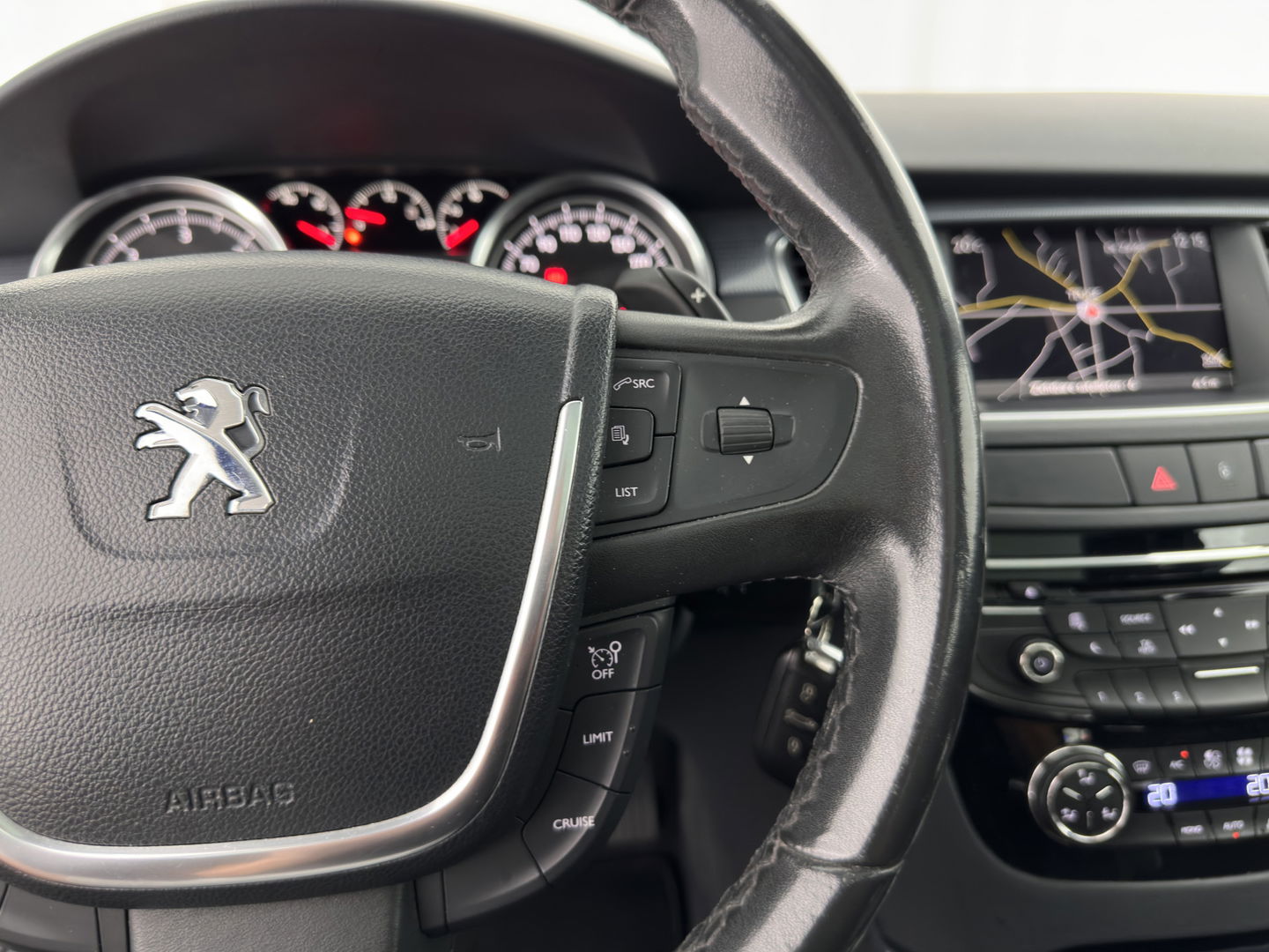Peugeot 508 SW 1.6 e-HDi Active Aut. *PANO | HEAD-UP | XENON | NAVI-FULLMAP | COMFORT-SEATS | ECC | SHIFT-PADDLES | PDC | PRIVACY-GLASS | CRUISE | 17''ALU*