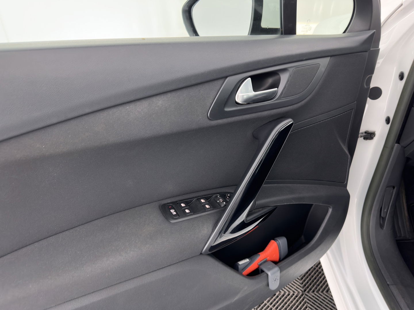 Peugeot 508 SW 1.6 e-HDi Active Aut. *PANO | HEAD-UP | XENON | NAVI-FULLMAP | COMFORT-SEATS | ECC | SHIFT-PADDLES | PDC |  PRIVACY-GLASS | CRUISE | 17''ALU*