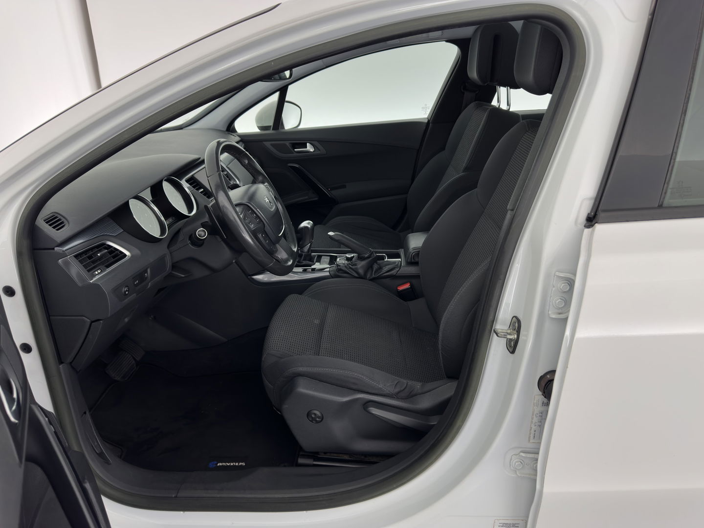 Peugeot 508 SW 1.6 e-HDi Active Aut. *PANO | HEAD-UP | XENON | NAVI-FULLMAP | COMFORT-SEATS | ECC | SHIFT-PADDLES | PDC | PRIVACY-GLASS | CRUISE | 17''ALU*