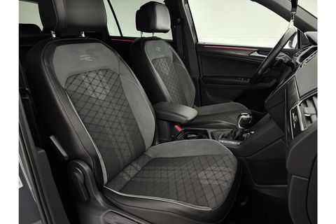 Volkswagen Tiguan 1.4 TSI eHybrid 225PK R-Line | 360° Camera | Sfeerverl. | IQ LED | Carplay | Virtual Cockpit | Trekhaak | 19"LMV