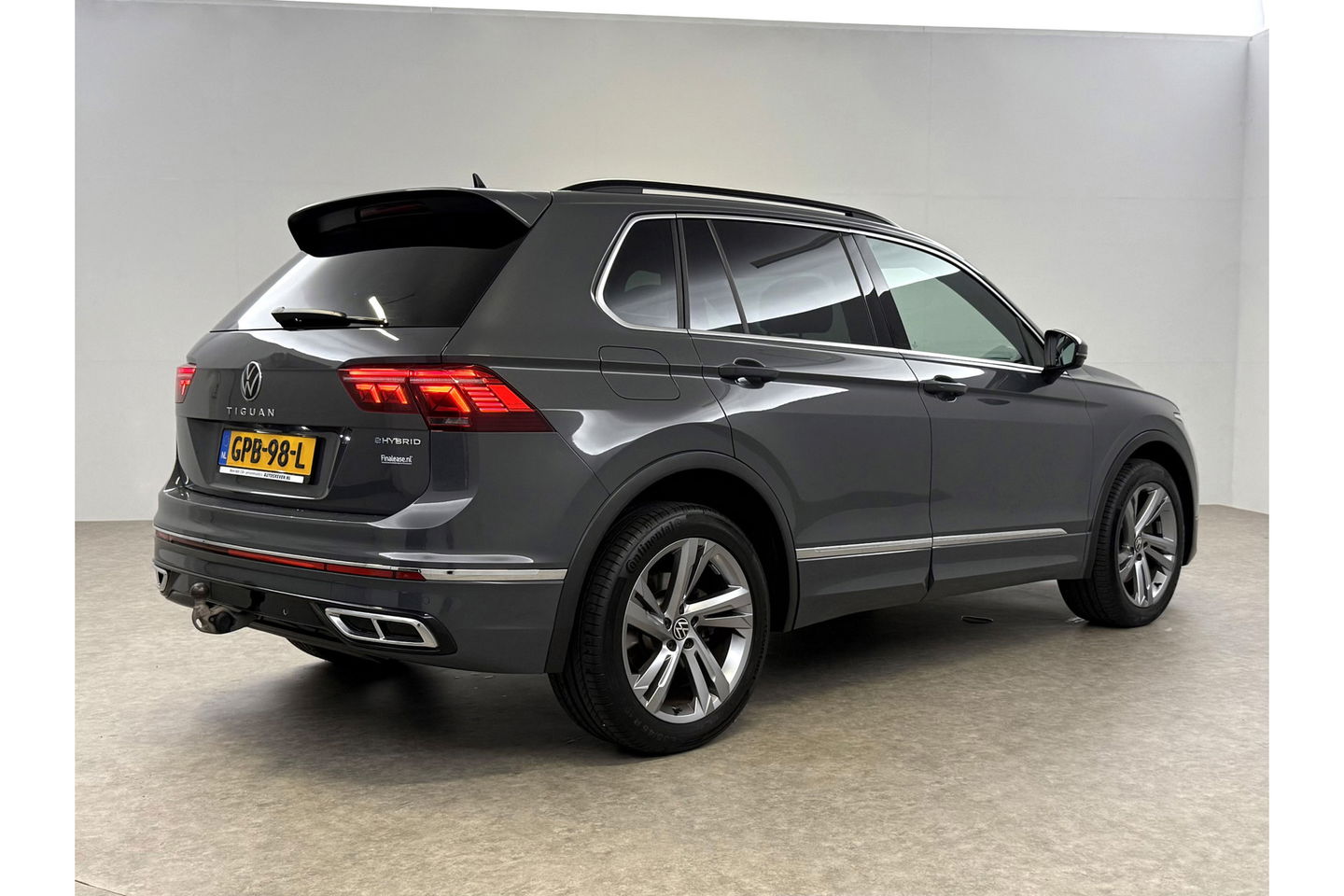 Volkswagen Tiguan 1.4 TSI eHybrid 225PK R-Line | 360° Camera | Sfeerverl. | IQ LED | Carplay | Virtual Cockpit | Trekhaak | 19"LMV