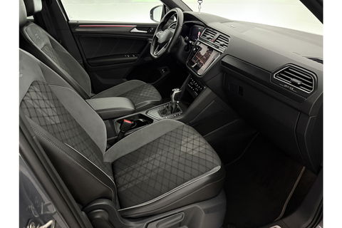Volkswagen Tiguan 1.4 TSI eHybrid 225PK R-Line | 360° Camera | Sfeerverl. | IQ LED | Carplay | Virtual Cockpit | Trekhaak | 19"LMV