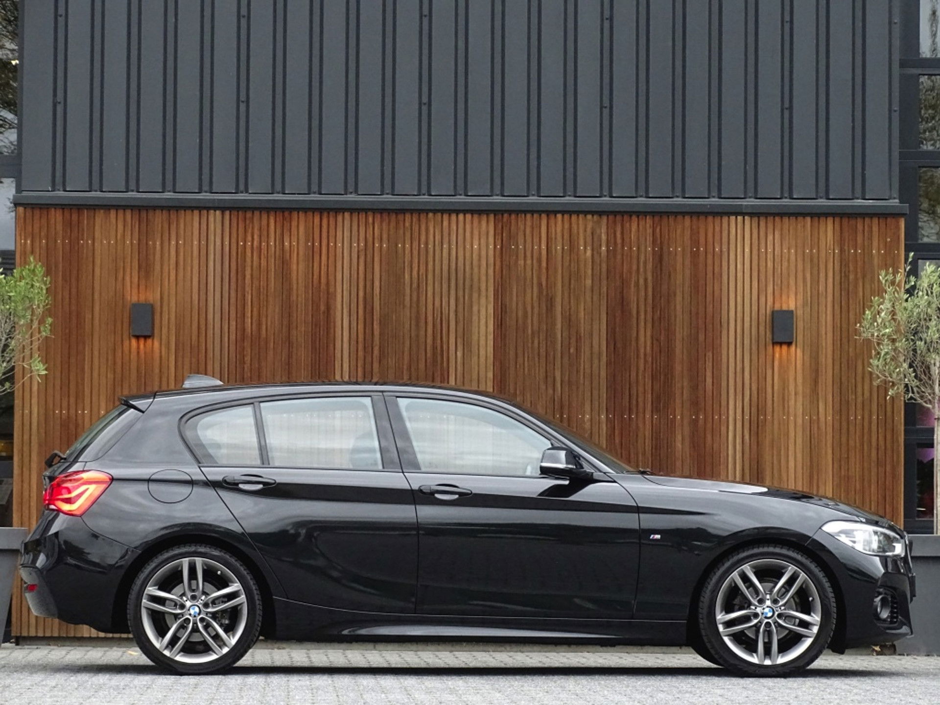 BMW 1-serie 118i automaat Executive / M-sport / I-drive / LED *NAP*