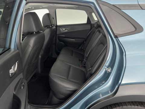 Hyundai KONA EV Premium 64 kWh [ 3-Fase ] {SOH-100%} *PANO | LEATHER | KRELL-AUDIO | HEAD-UP | FULL-LED | NAVI-FULLMAP | DAB | ADAPT.CRUISE | KEYLESS | CAMERA | BLIND-SPOT | LANE-ASSIST | DIGI-COCKPIT | COMFORT-SEATS | TOWBAR | 17''ALU*