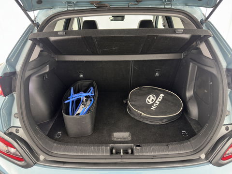 Hyundai KONA EV Premium 64 kWh [ 3-Fase ] {SOH-100%} *PANO | LEATHER | KRELL-AUDIO | HEAD-UP | FULL-LED | NAVI-FULLMAP | DAB | ADAPT.CRUISE | KEYLESS | CAMERA | BLIND-SPOT | LANE-ASSIST | DIGI-COCKPIT | COMFORT-SEATS | TOWBAR | 17''ALU*
