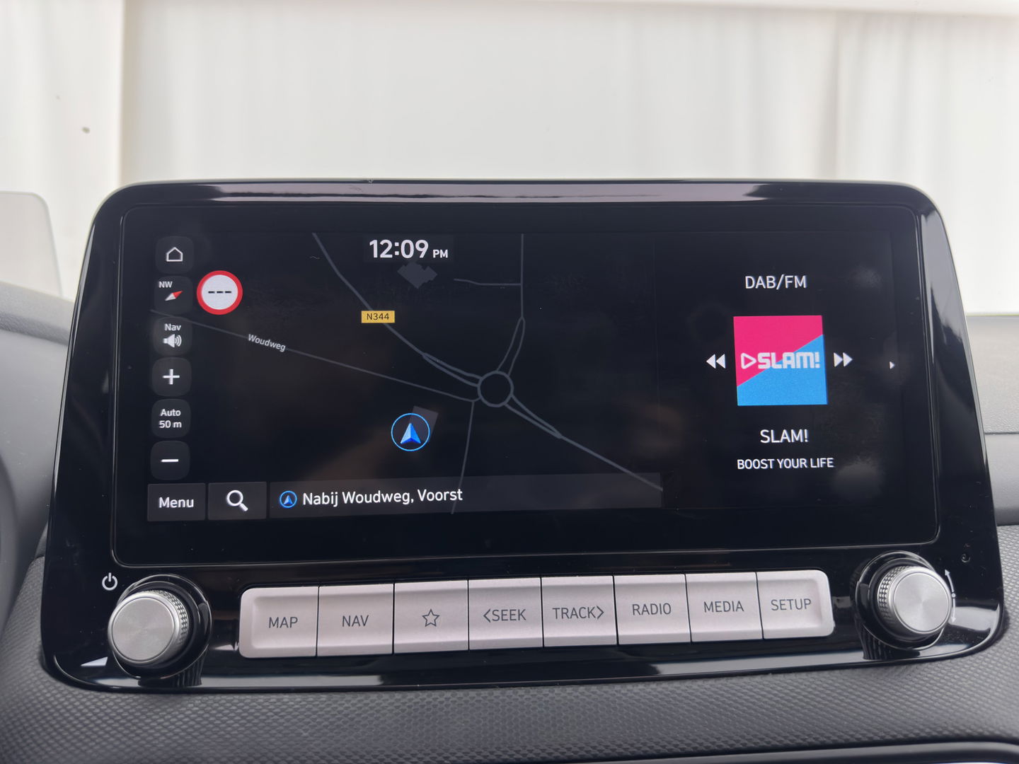 Hyundai KONA EV Premium 64 kWh [ 3-Fase ] {SOH-100%} *PANO | LEATHER | KRELL-AUDIO | HEAD-UP | FULL-LED | NAVI-FULLMAP | DAB | ADAPT.CRUISE | KEYLESS | CAMERA | BLIND-SPOT | LANE-ASSIST | DIGI-COCKPIT | COMFORT-SEATS | TOWBAR | 17''ALU*