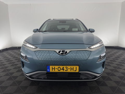 Hyundai KONA EV Premium 64 kWh [ 3-Fase ] {SOH-100%} *PANO | LEATHER | KRELL-AUDIO | HEAD-UP | FULL-LED | NAVI-FULLMAP | DAB | ADAPT.CRUISE | KEYLESS | CAMERA | BLIND-SPOT | LANE-ASSIST | DIGI-COCKPIT | COMFORT-SEATS | TOWBAR | 17''ALU*
