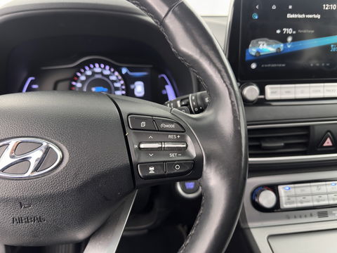 Hyundai KONA EV Premium 64 kWh [ 3-Fase ] {SOH-100%} *PANO | LEATHER | KRELL-AUDIO | HEAD-UP | FULL-LED | NAVI-FULLMAP | DAB | ADAPT.CRUISE | KEYLESS | CAMERA | BLIND-SPOT | LANE-ASSIST | DIGI-COCKPIT | COMFORT-SEATS | TOWBAR | 17''ALU*