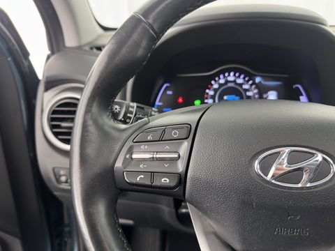 Hyundai KONA EV Premium 64 kWh [ 3-Fase ] {SOH-100%} *PANO | LEATHER | KRELL-AUDIO | HEAD-UP | FULL-LED | NAVI-FULLMAP | DAB | ADAPT.CRUISE | KEYLESS | CAMERA | BLIND-SPOT | LANE-ASSIST | DIGI-COCKPIT | COMFORT-SEATS | TOWBAR | 17''ALU*