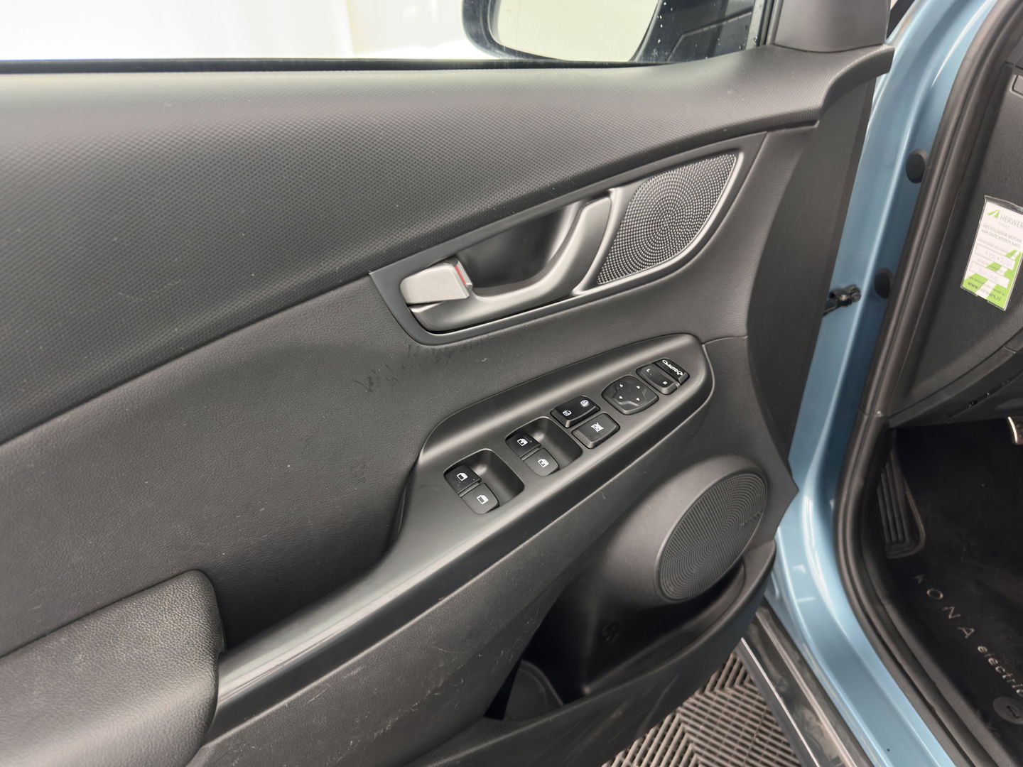 Hyundai KONA EV Premium 64 kWh [ 3-Fase ] {SOH-100%} *PANO | LEATHER | KRELL-AUDIO | HEAD-UP | FULL-LED | NAVI-FULLMAP | DAB | ADAPT.CRUISE | KEYLESS | CAMERA | BLIND-SPOT | LANE-ASSIST | DIGI-COCKPIT | COMFORT-SEATS | TOWBAR | 17''ALU*