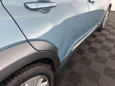 Hyundai KONA EV Premium 64 kWh [ 3-Fase ] {SOH-100%} *PANO | LEATHER | KRELL-AUDIO | HEAD-UP | FULL-LED | NAVI-FULLMAP | DAB | ADAPT.CRUISE | KEYLESS | CAMERA | BLIND-SPOT | LANE-ASSIST | DIGI-COCKPIT | COMFORT-SEATS | TOWBAR | 17''ALU*