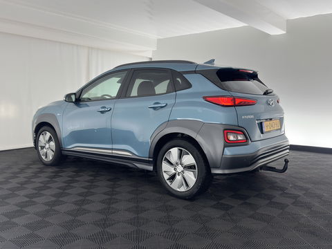 Hyundai KONA EV Premium 64 kWh [ 3-Fase ] {SOH-100%} *PANO | LEATHER | KRELL-AUDIO | HEAD-UP | FULL-LED | NAVI-FULLMAP | DAB | ADAPT.CRUISE | KEYLESS | CAMERA | BLIND-SPOT | LANE-ASSIST | DIGI-COCKPIT | COMFORT-SEATS | TOWBAR | 17''ALU*