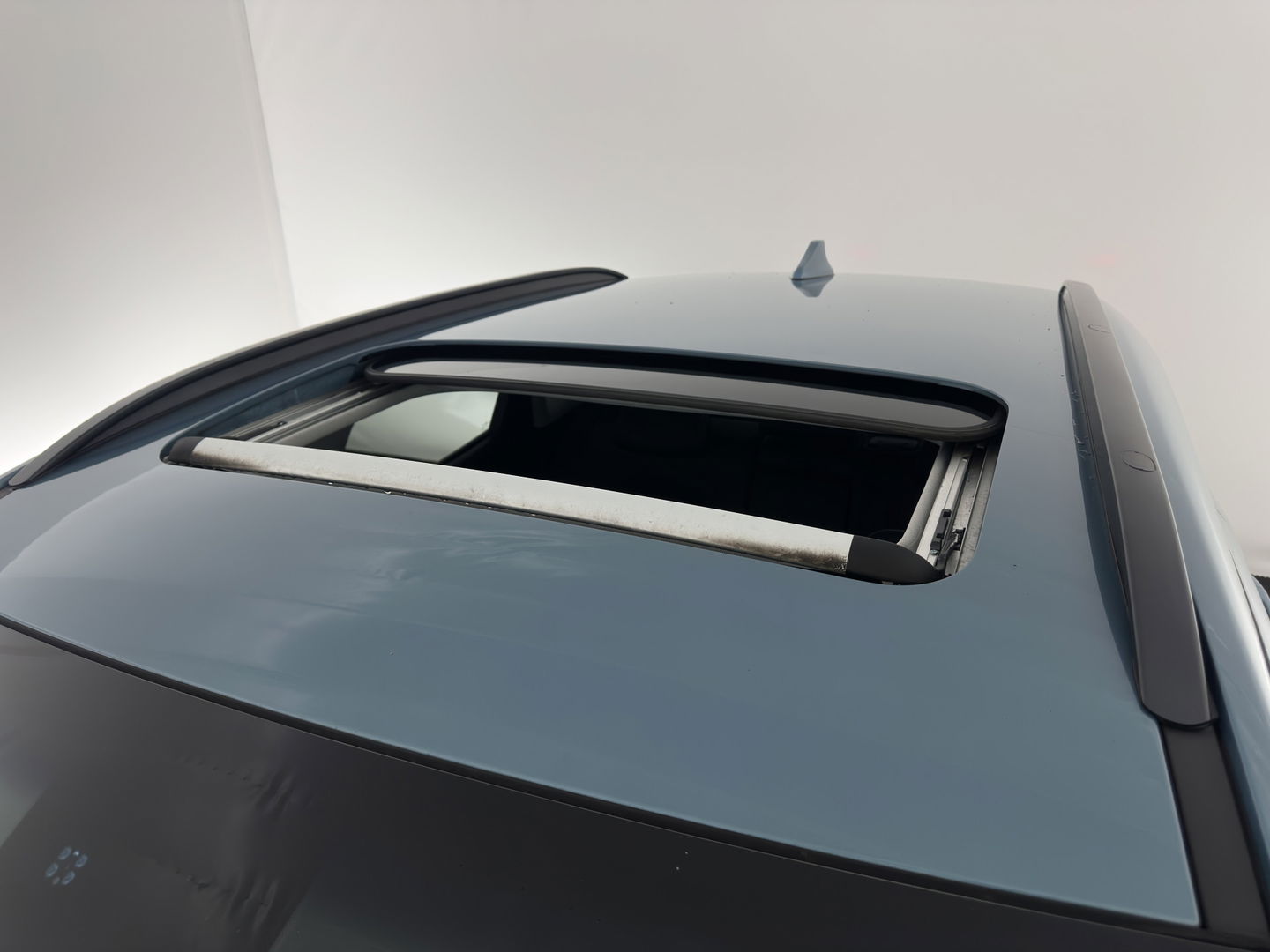 Hyundai KONA EV Premium 64 kWh [ 3-Fase ] {SOH-100%} *PANO | LEATHER | KRELL-AUDIO | HEAD-UP | FULL-LED | NAVI-FULLMAP | DAB | ADAPT.CRUISE | KEYLESS | CAMERA | BLIND-SPOT | LANE-ASSIST | DIGI-COCKPIT | COMFORT-SEATS | TOWBAR | 17''ALU*