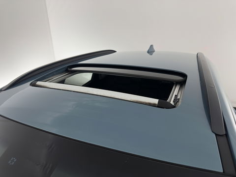 Hyundai KONA EV Premium 64 kWh [ 3-Fase ] {SOH-100%} *PANO | LEATHER | KRELL-AUDIO | HEAD-UP | FULL-LED | NAVI-FULLMAP | DAB | ADAPT.CRUISE | KEYLESS | CAMERA | BLIND-SPOT | LANE-ASSIST | DIGI-COCKPIT | COMFORT-SEATS | TOWBAR | 17''ALU*